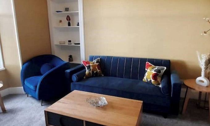 Dundee Apartment | Stylish Newly Renovated Flat Near City Centre - 10/10 Score