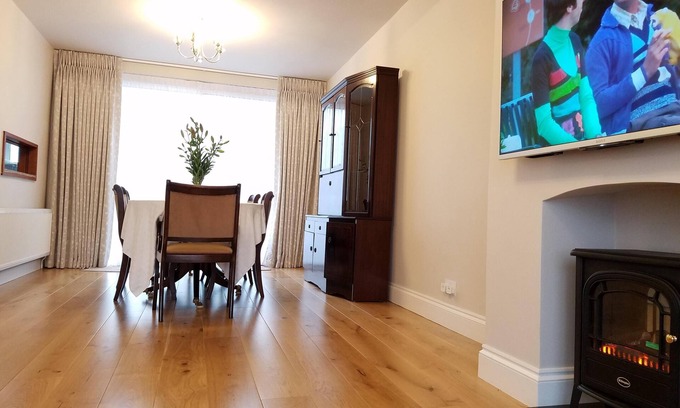 Harrow Weald House | Affordable Luxury: 5-Star Amenities at a Great Value
