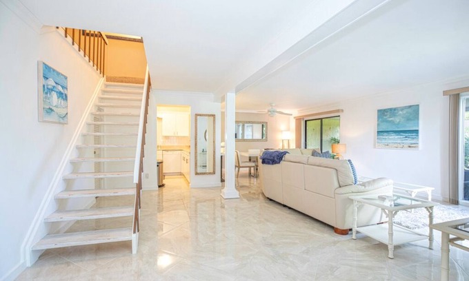 Palm River Estates House | Idyllic North Naples Condo Steps from the Beach and Pool
