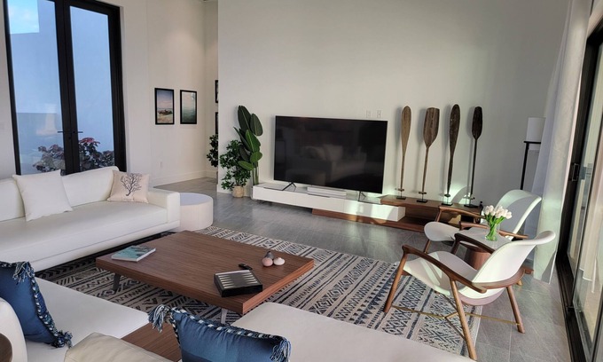 Alice Town House | Exquisite Oasis with Ocean View and Private Pool Awaits!