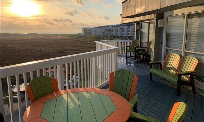 Port Aransas Condo | Unbeatable Ocean Views with Pool, Hot Tub & Boardwalk Access