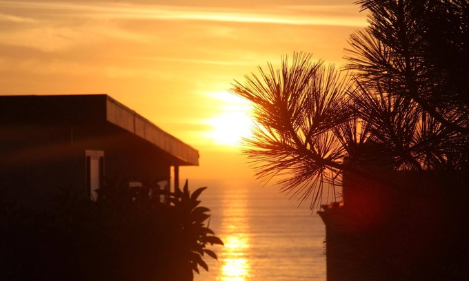 Leucadia House | Oceanfront Elegance: Pet-Friendly Retreat with Spa & Hot Tub