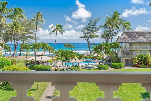 Wailua Apartment | Oceanfront Retreat: Breathtaking Views & Free Parking