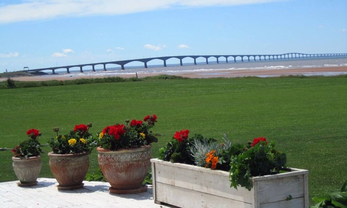 Borden-Carleton Cottage | Oceanfront Beach House with WiFi and Family-Friendly Amenities