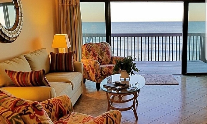 Wilmington Beach Condo | Oceanfront 2-Bedroom Condo with Pool & Elevator Access