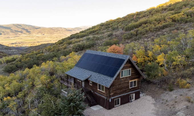 Kamas Cabin | Inviting Off-Grid Cabin Near Park City - Sleeps 14, Rated 9.8