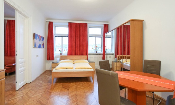 Josefstadt Apartment | Historic Apartment for Enterprising Guests - Rated 9.2/10
