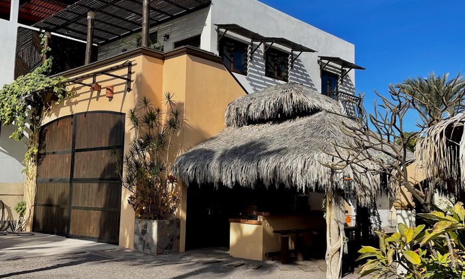 Loreto Apartment | Pet-Friendly Retreat at Casita Margarita - Guest Rated 10/10