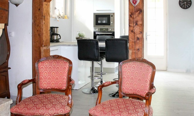 Auriac-du-Perigord Villa | Beautiful private villa for 6 guests with private pool, WIFI, TV, terrace and parking