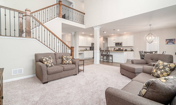 Fox Valley House | Peaceful 3 Bedroom Home with Ocean View in Plainfield