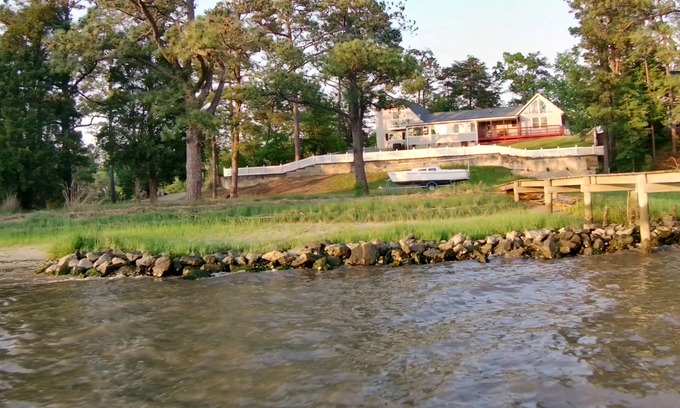 Bellamy House | Idyllic House by the River with Kayaks & Pet-Friendly Amenities