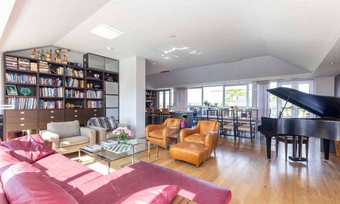 New Town Apartment | ALTIDO 4-Bed Penthouse with Terrace and Hot Tub Oasis