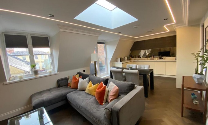 Winchester Apartment | Chic Penthouse in Heart of Winchester, Pet Friendly Stay
