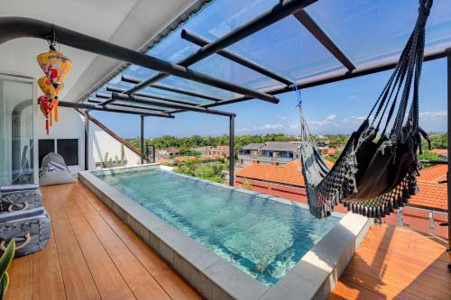 Batubelig Villa | Elegant Penthouse with Ocean Views, Pool & Cinema Room