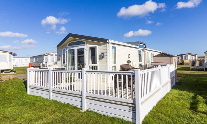 Lowestoft House | Charming Pet-Friendly Caravan Steps from Suffolk Beach