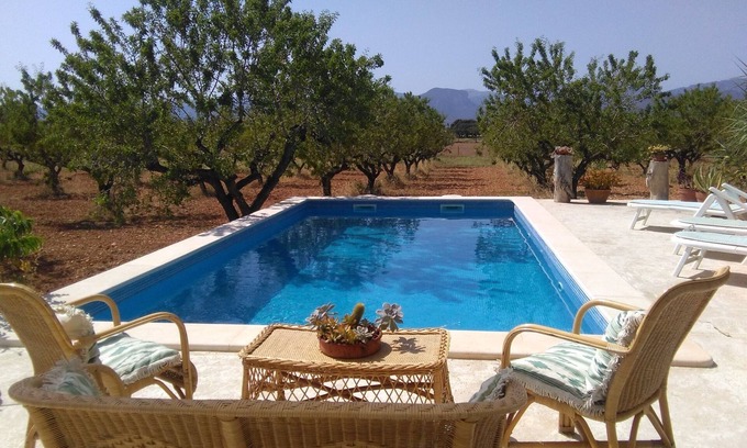 Sencelles Cottage | Idyllic City-Centre Retreat in Majorca with Ocean Views