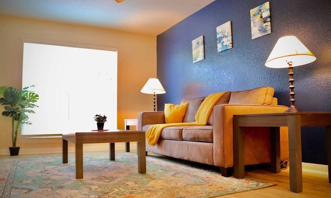 North Houston Apartment | Beautiful, pool, gym, near TheHeights, BBQ