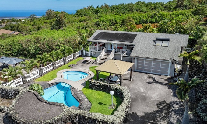 Kona Palisades House | Inviting Pool with Ocean and Sunset Views - Rated 9.4/10