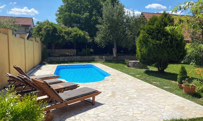Roznava Apartment | Cozy Mountain Gateway Home with Pool and Pet-Friendly Amenities