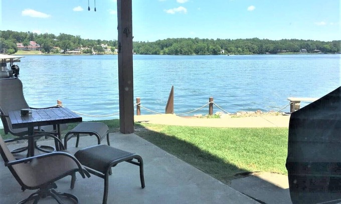 Lakeland Condo | Idyllic Poolside Condo with Breathtaking Lake Views