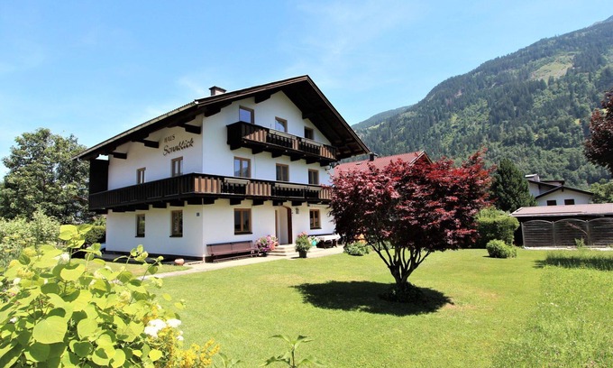 Uderns House | Inviting Villa for 16 with Panoramic Views & Great Amenities