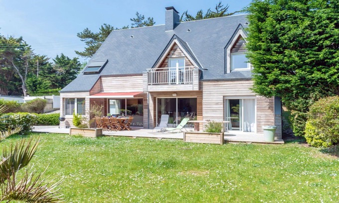 Agon-Coutainville House | Inviting Private Villa for 12 with Ocean View & Pet-Friendly