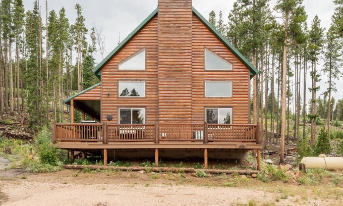 Crystal Lake Cabin | Spacious Private Cabin with Ocean View and Pet-Friendly Amenities