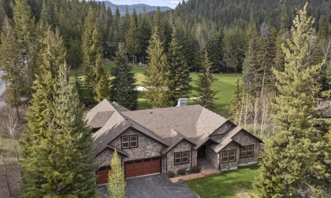 Priest River House | Elegant Priest Lake Home with Golf Course and Spa Access