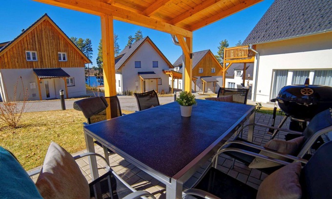 Lojzova Paseka House | Cozy Villa for 10: WiFi, Hot Tub & Terrace Retreat