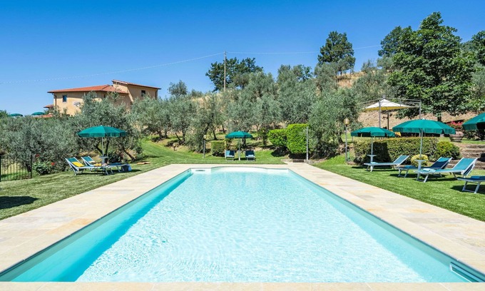 Loro Ciuffenna House | Beautiful private villa for 14 people with private pool, WIFI, balcony, pets allowed and parking