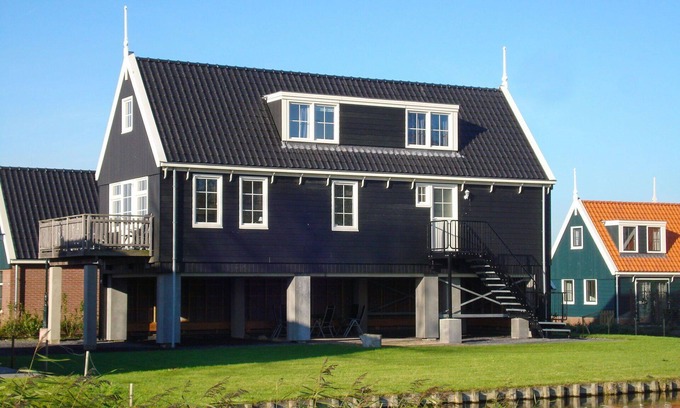 West-Graftdijk House | Inviting Private Villa for 6 with Lake View and Terrace
