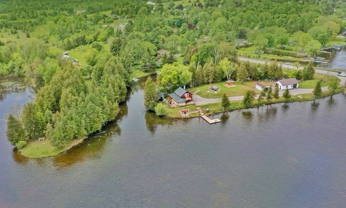 Kawartha Lakes Cottage | Serene Private Lake Retreat with Spa and Hot Tub Amenities
