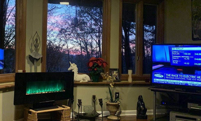 Franklin House | Cozy 2-Bedroom Apartment Amidst Scenic Woodlands