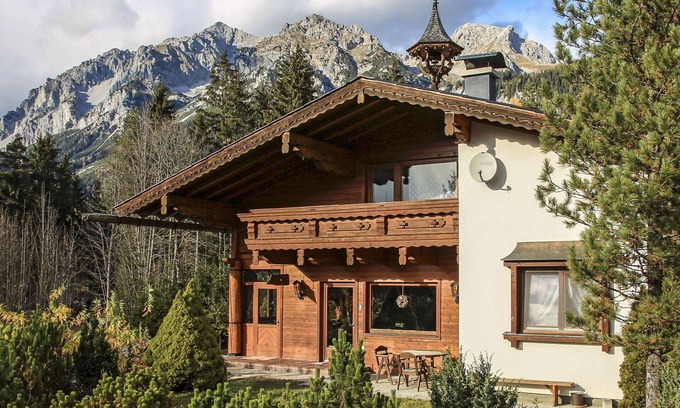 Ramsau am Dachstein House | Inviting Private Villa for 10 with Lake View & Pet Friendly