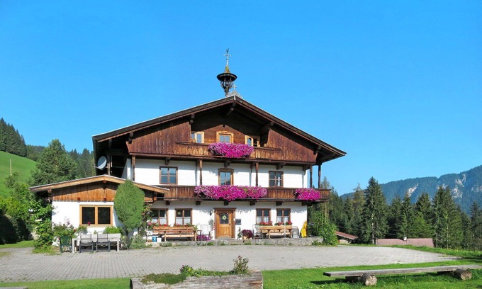Sonnenberg Villa | Ideal Private Villa for 41 Guests with WiFi and Terrace