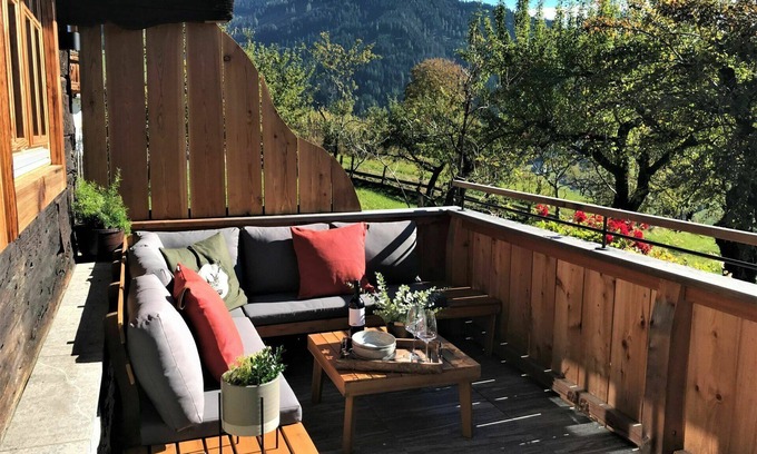 Muhlthal House | Cozy Private Villa for Two with WIFI, Kitchen & Parking