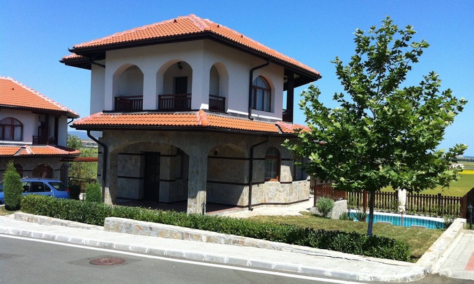 Aheloy Villa | Inviting Private Villa with Pool in Vineyards Resort & Spa