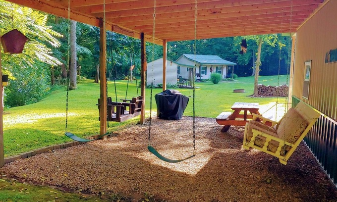 Taswell Cabin | Idyllic Country Retreat: 4 Miles to Little Patoka Boat Ramp