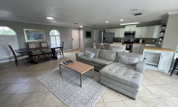 Windermere House | Beautiful Private gated Lakefront estate in Windermere on 2 acres of land!