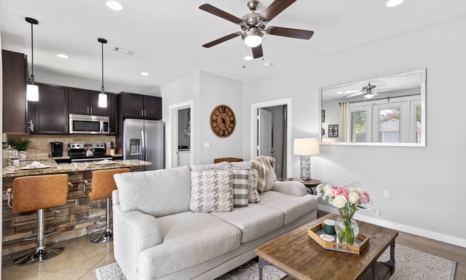 North Central Carrollton House | Private Guest House with Ocean View and Spa Amenities
