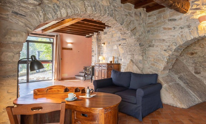 Villa Viani House | Inviting Private Villa for 8 with Ocean View & Pet Friendly