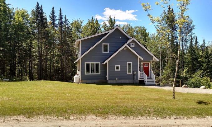 East Burke House | Idyllic Mountain Retreat: 5 Bedroom Home with Pool & More