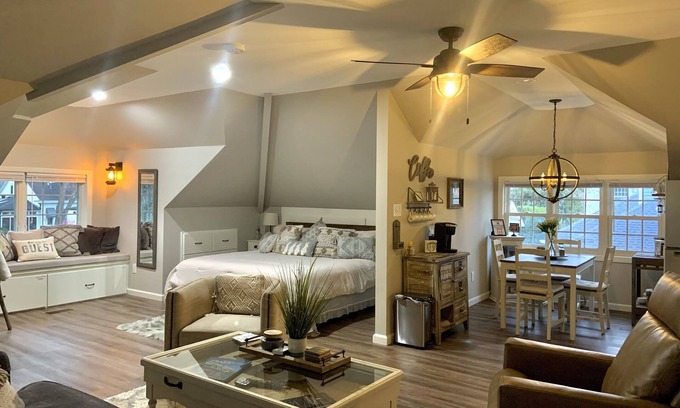 Historic Downtown Franklin House | Inviting Private Suite in Downtown Franklin with Spa & Breakfast