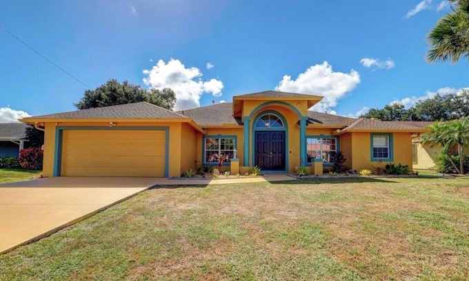 Port Saint Lucie House | Cozy Private House with Pool and Ocean View Retreat