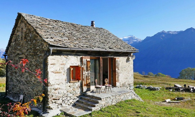 Acquarossa House | Inviting Private Villa for 4 with WIFI, Pets Welcome
