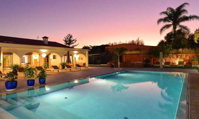 Campo Internacional Maspalomas Villa | Beautiful private villa for 10 people with WIFI, A/C, private pool, TV and patio