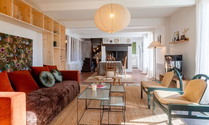 Canapville Villa | Cozy Villa for 6 with Ocean View, Terrace & WIFI