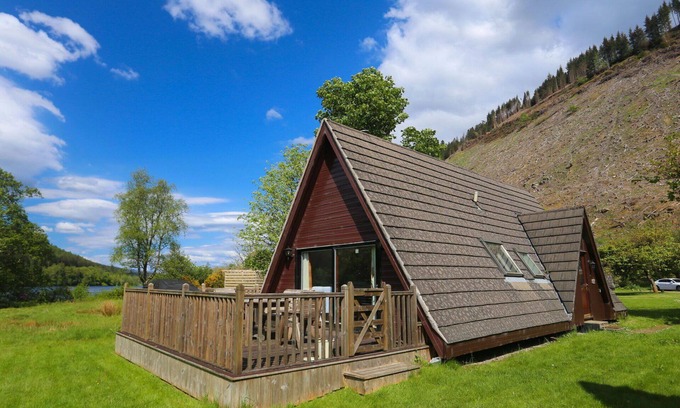 South Laggan House | Private Villa with Lake View, WiFi and Pet-Friendly Stay
