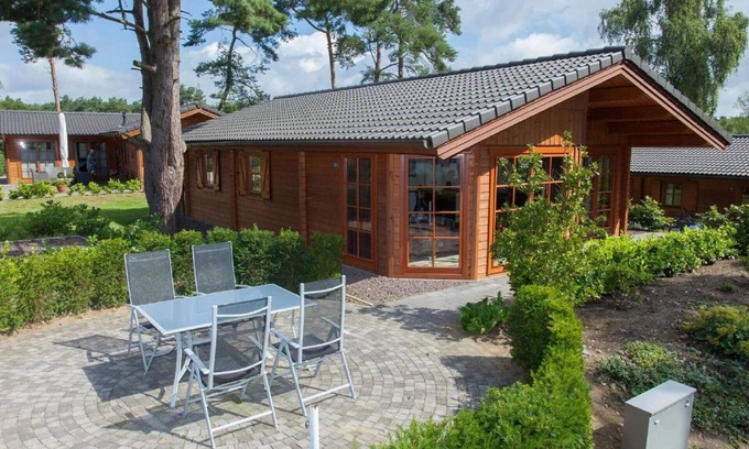 Langeberg House | Inviting Private Villa for 8 with WIFI, Terrace & Parking
