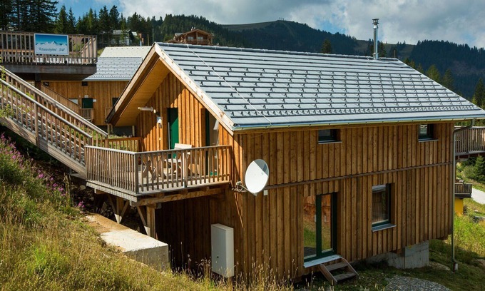 Wolfsberg House | Private Villa for 8: Enjoy WIFI, Terrace & Spa Amenities